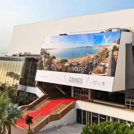 2 Minutes Du Palais Des Festivals De Cannes. Apartment