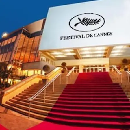 2 Minutes Du Palais Des Festivals De Cannes. * Cannes